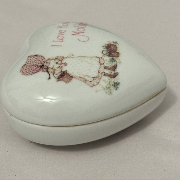Holly Hobbie Porcelain Heart Trinket Box- size 4”x4”x2” - Picture 2 of 9